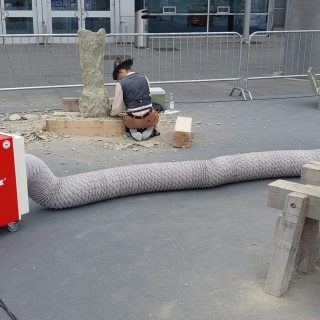 Moderne Absaugtechnik bei der Steinbearbeitung mit DustBox